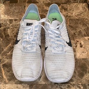 White Nike Free Rn Flyknit